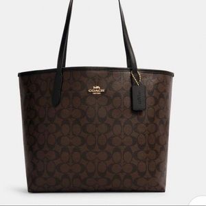COACH City Tote In Signature Canvas
